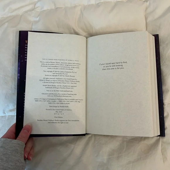 Aurora Rising Book - Picture 4 of 4